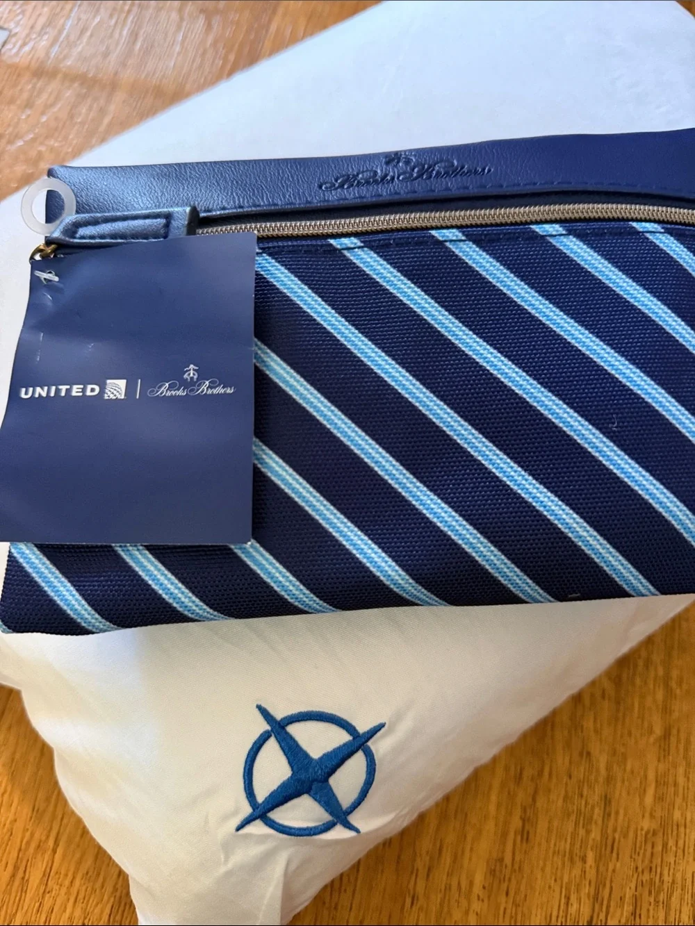 UNITED AIRLINES MEMORY FOAM GEL PILLOW POLARIS BROOKS BROTHERS WALLET BAG PURSE